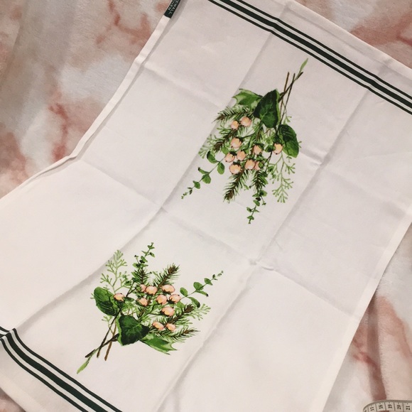 Stonewall Kitchen Frostberry Christmas Kitchen Towel, NWOT Cotton 18”x28” - Picture 5 of 10